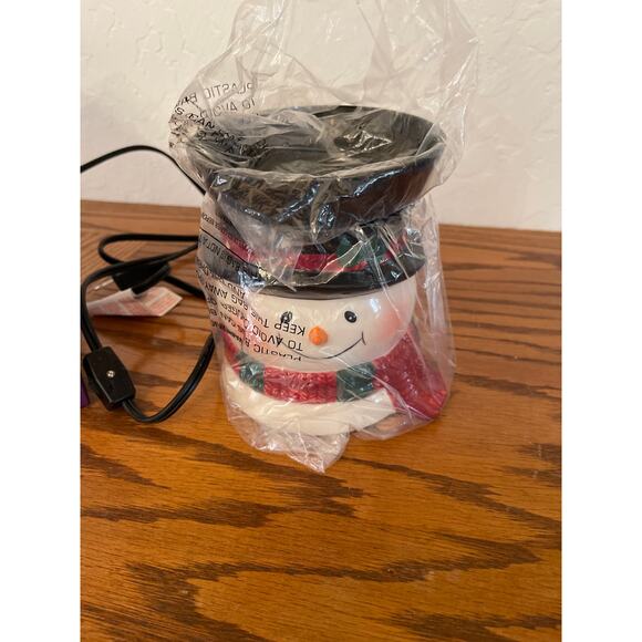 Scentsy Holisay Collevtion Bluster wax warmer - Picture 4 of 5